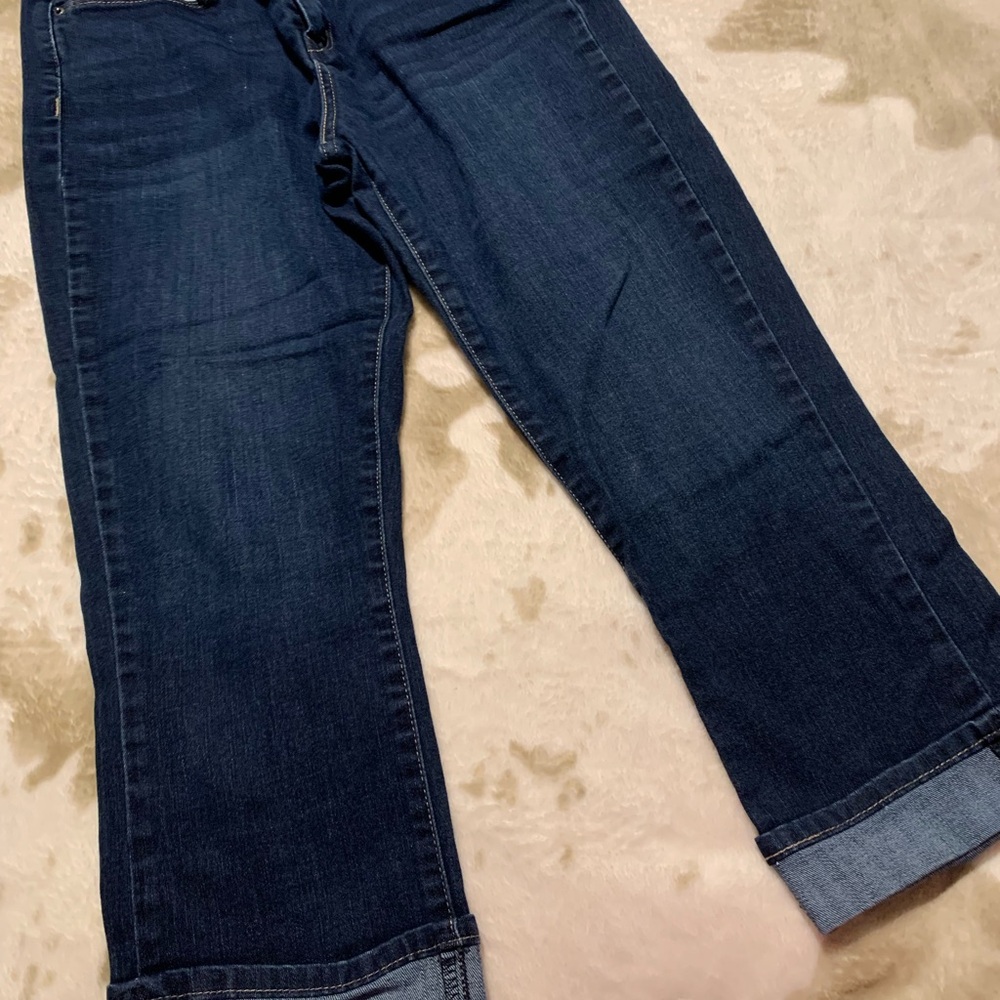 Signature by Levi Strauss mid rise Capri